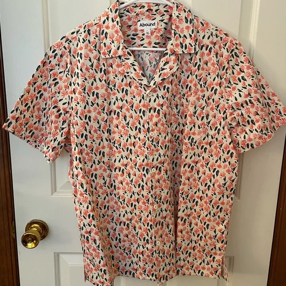 Abound Short Sleeve button-up - Picture 1 of 4